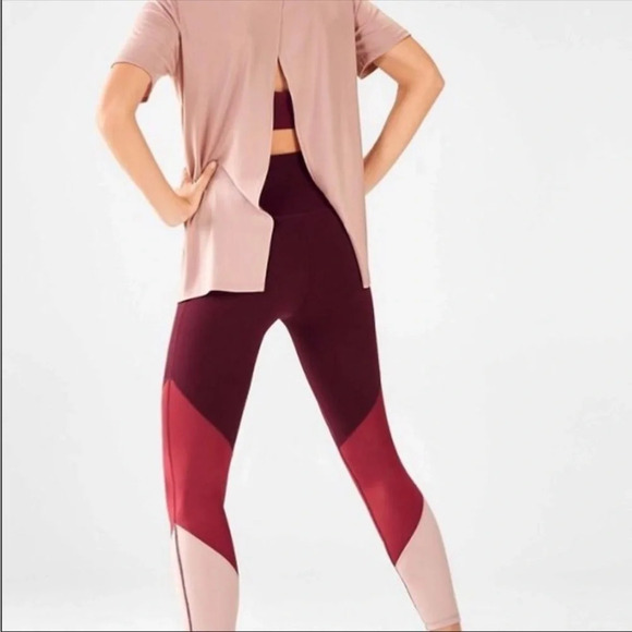 Fabletics Vivienne Cross Back Tee Short Sleeve Lilac Haze Women's XXS Pastel Gym - Picture 3 of 12